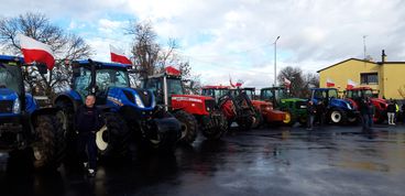 Kilkadziesiąt ciągników wyjechało dziś na drogi powiatu wieluńskiego. Rolnicy protestowali przeciw unijnej polityce rolnej